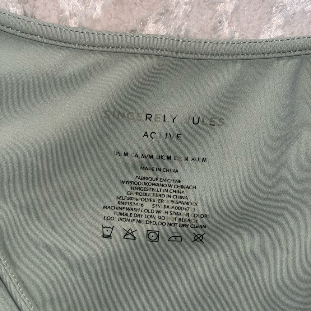 Sincerely Jules Olive V-Neck Crop Top workout top woman’s size medium - Picture 3 of 3